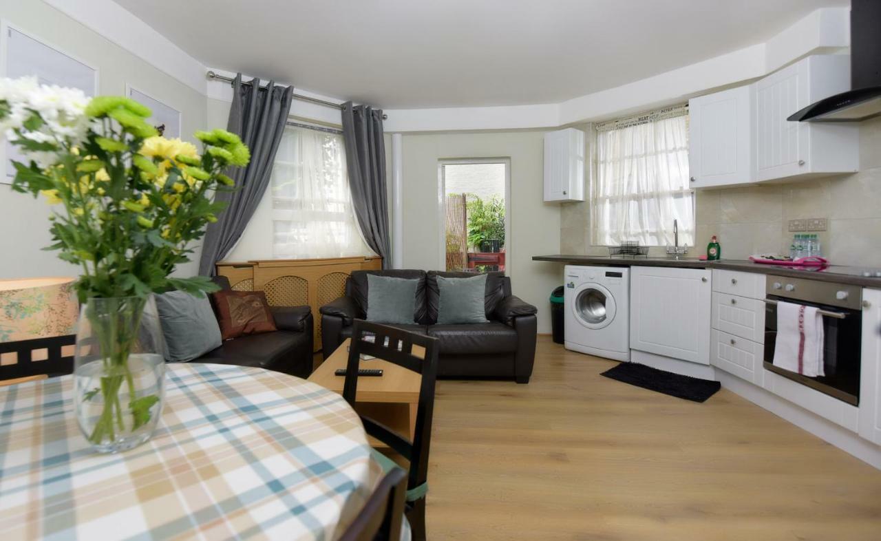Gloucester Gardens Лондон Екстер'єр фото